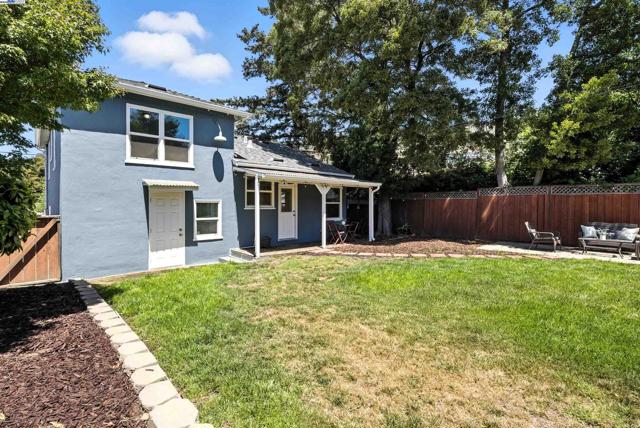 4030 Edwards Ave, Oakland CA: https://media.crmls.org/mediaz/ba2bd05f-306d-4d4b-ae59-a0a7f23658d2.jpg