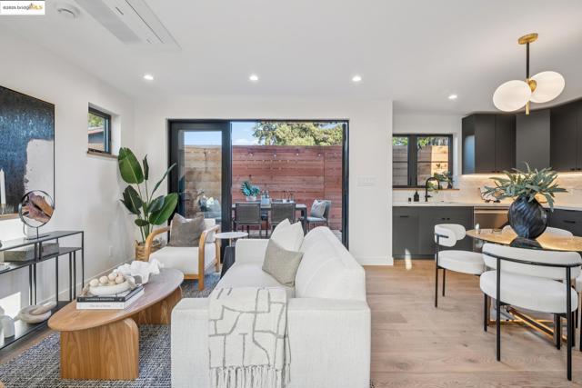 1516 Blake St, Berkeley CA: https://media.crmls.org/mediaz/ba2be717-8cf9-43e8-9132-ab0de6ec1a03.jpg