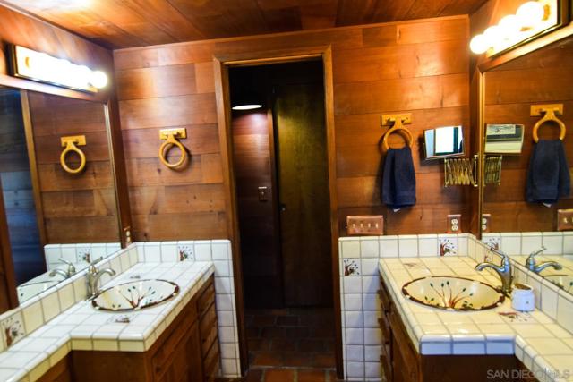 23684 Viejas Grade Rd, Descanso CA: https://media.crmls.org/mediaz/ba2caaaa-d49b-4afe-82c5-0dc95305f65c.jpg