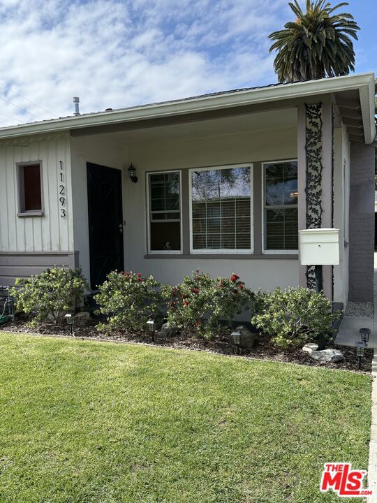 11293 Brookhaven Avenue, Los Angeles CA: https://media.crmls.org/mediaz/ba2d6a1d-dc42-4ced-88a0-b165ea18992b.jpg