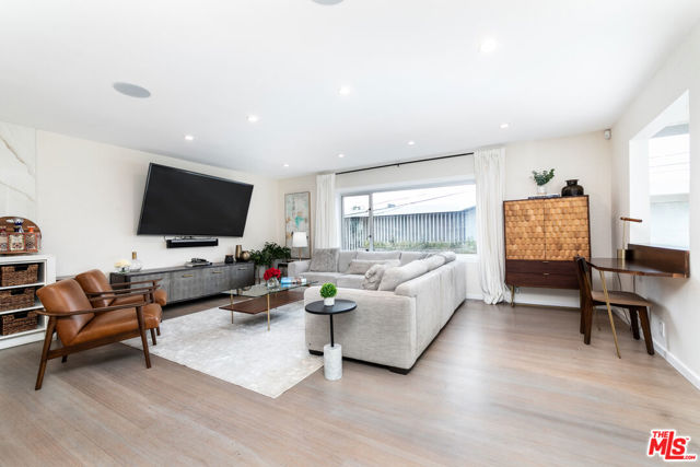 9323 Flicker Way photo 3