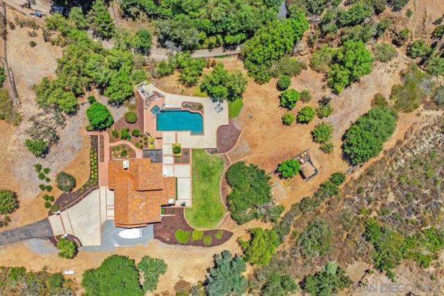 3453 Via Loma Vista, Escondido CA: https://media.crmls.org/mediaz/ba2dea8b-b64e-4268-a902-041ff2a513ce.jpg