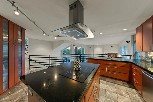 10164 Vivera Dr, La Mesa CA: https://media.crmls.org/mediaz/ba2def09-61b0-4384-9225-701e3d191d23.jpg