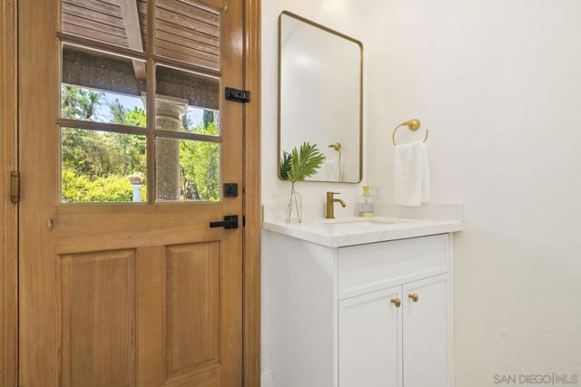 17601 Valle Verde, Poway CA: https://media.crmls.org/mediaz/ba2f543f-0b59-4e8b-81aa-87a25c029a41.jpg