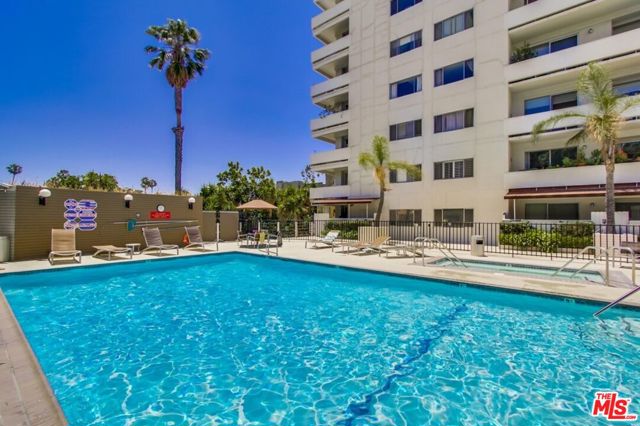 7250 Franklin Avenue, Los Angeles CA: https://media.crmls.org/mediaz/ba3018aa-1a11-46b7-93a6-e9a806a9a795.jpg