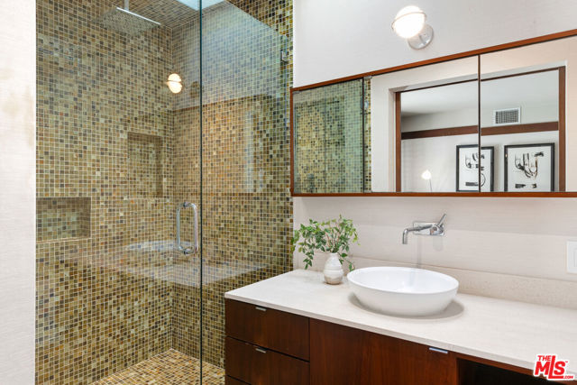 7221 Birdview Avenue, Malibu CA: https://media.crmls.org/mediaz/ba30677e-27c3-4381-9b19-785473087b0e.jpg