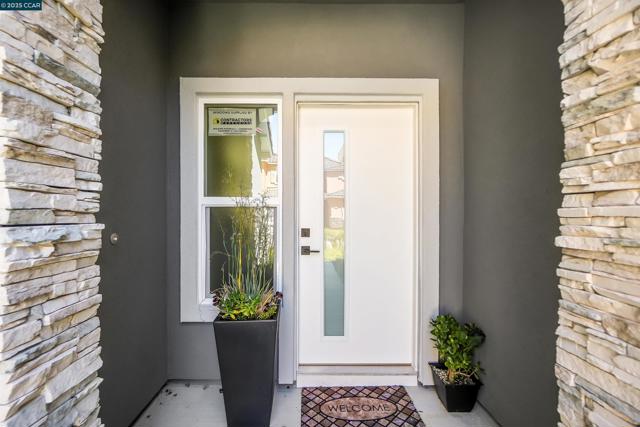 2722 Cowell Rd, Concord CA: https://media.crmls.org/mediaz/ba30846a-f25e-4e34-8546-e11a349e7647.jpg