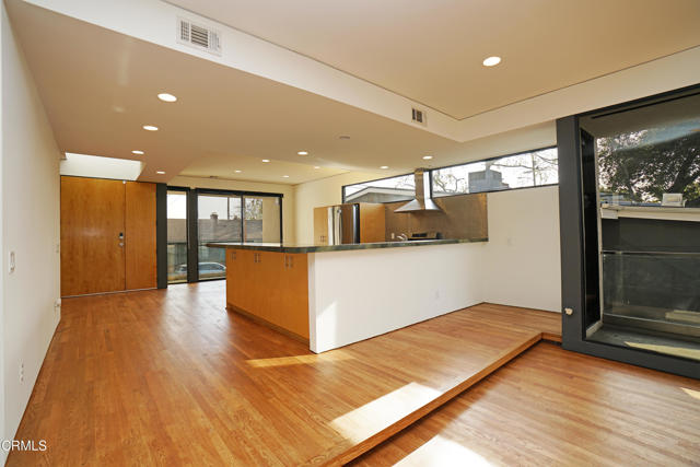 1325 Linda Rosa Avenue, Los Angeles CA: https://media.crmls.org/mediaz/ba315492-11e5-47e3-8b3e-9ac266ece862.jpg