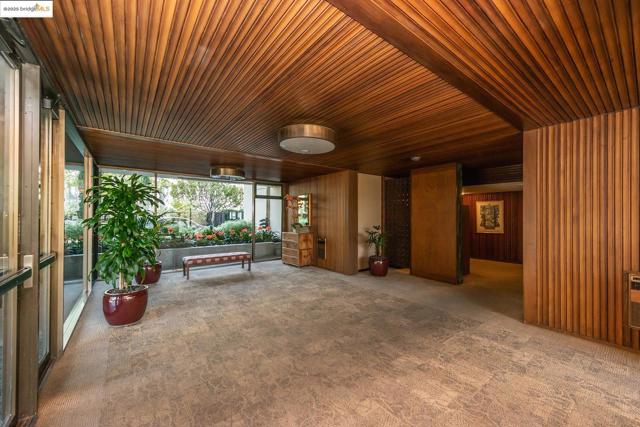 320 Lee St, Oakland CA: https://media.crmls.org/mediaz/ba31b24a-3759-4b65-8cdc-f11db0f31a41.jpg
