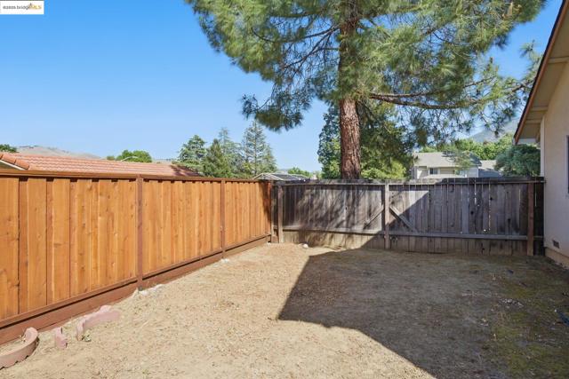 640 Mt Duncan, Clayton CA: https://media.crmls.org/mediaz/ba321b11-5dac-42fe-b708-2d05fc043975.jpg