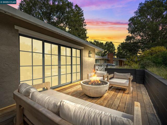 125 Sleepy Hollow Ln, Orinda CA: https://media.crmls.org/mediaz/ba324460-5f8a-4315-a5a6-518855dbc359.jpg
