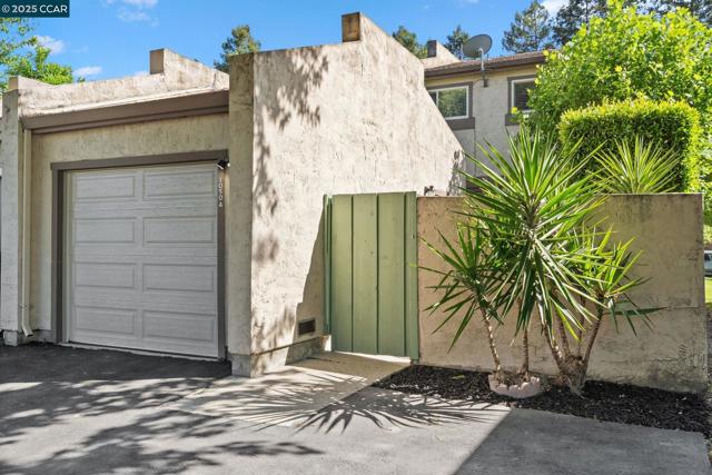 1050 Mohr Ln, Concord CA: https://media.crmls.org/mediaz/ba326032-df68-4cf9-a3b9-12fe370c0fbe.jpg