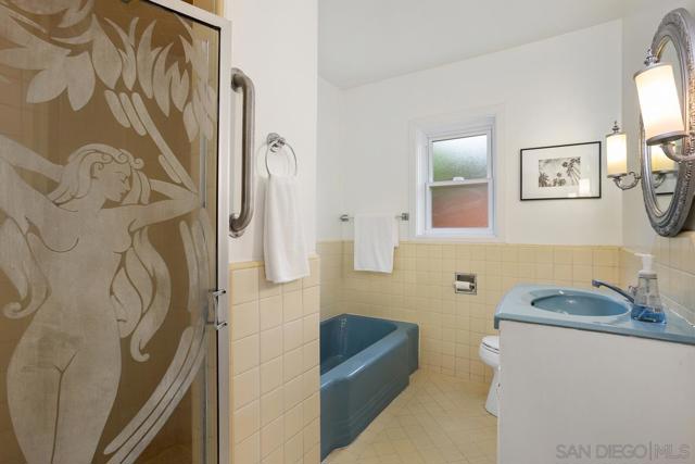 6307 Via Maria, La Jolla CA: https://media.crmls.org/mediaz/ba32fe21-a9a1-4569-9497-41a52d16d426.jpg