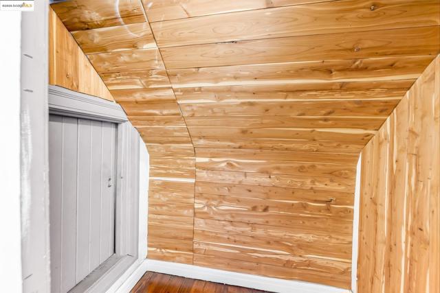 5605 Picardy Dr, Oakland CA: https://media.crmls.org/mediaz/ba33512d-b484-46be-8288-65d63dcd976e.jpg