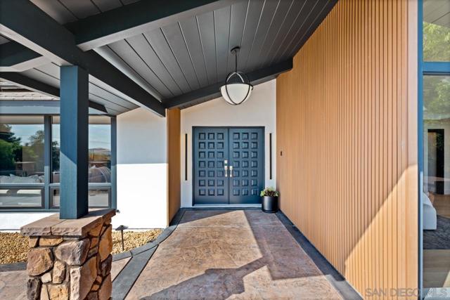 4911 Beaumont Dr, La Mesa CA: https://media.crmls.org/mediaz/ba34af73-2a48-47ea-8cd2-8e9d7fe1ea78.jpg