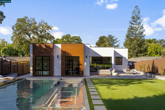 720 Laurel Dr, Walnut Creek CA: https://media.crmls.org/mediaz/ba34b69a-ddaa-46fd-b07f-8d1349956fd3.jpg