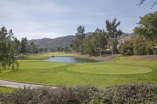 3385 Wild Oak Lane, Escondido CA: https://media.crmls.org/mediaz/ba34c611-b5b4-4272-ad60-2a4d8956c1e4.jpg