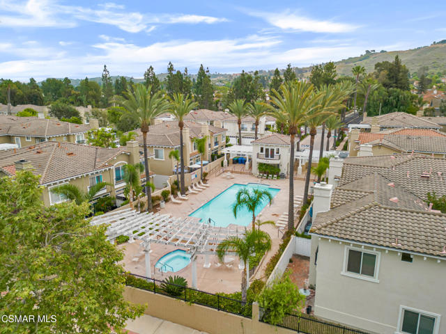 11688 Quailcreek Court, Moorpark CA: https://media.crmls.org/mediaz/ba350084-bd3a-474d-846a-3ee338303c9e.jpg