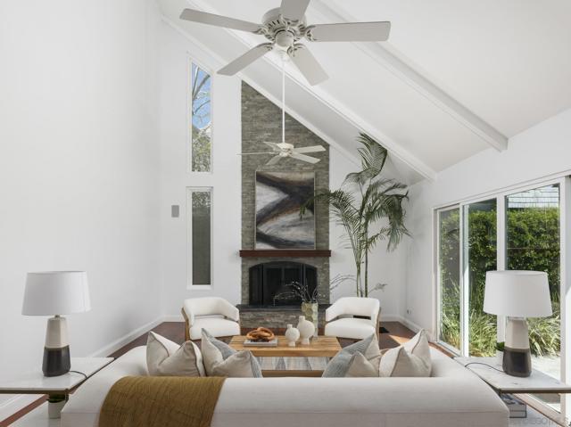 675 Silvergate Ave, San Diego CA: https://media.crmls.org/mediaz/ba353a4b-cd39-43ee-abdc-07c7b15a3f9e.jpg