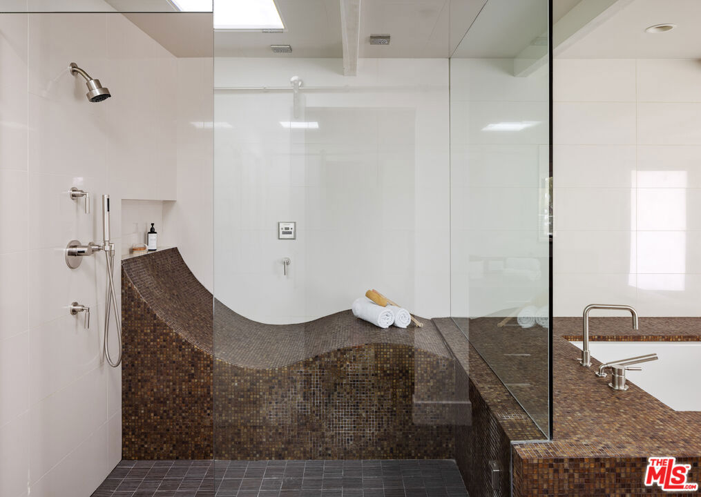 MLS #25520841 image #22