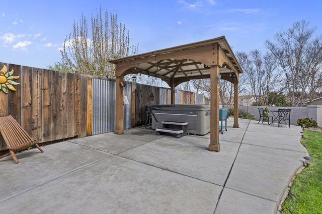 1980 Ponderosa Court, Hollister CA: https://media.crmls.org/mediaz/ba35b37f-72af-411b-b997-5bd11a88ed8f.jpg