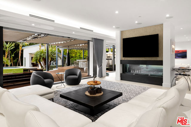 13524 D'Este Drive, Pacific Palisades CA: https://media.crmls.org/mediaz/ba361c0b-de65-4cb1-9749-ececfa791089.jpg