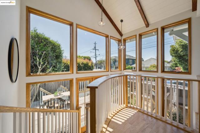 327 Hudson St, Oakland CA: https://media.crmls.org/mediaz/ba362f31-9150-468b-bcbb-e70fb1e12b85.jpg