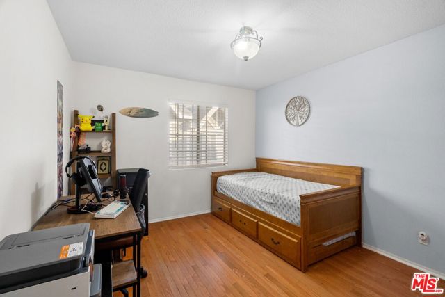 2231 Montrose Avenue, Montrose CA: https://media.crmls.org/mediaz/ba36c735-0f53-4a6a-8900-fddf08f212a4.jpg
