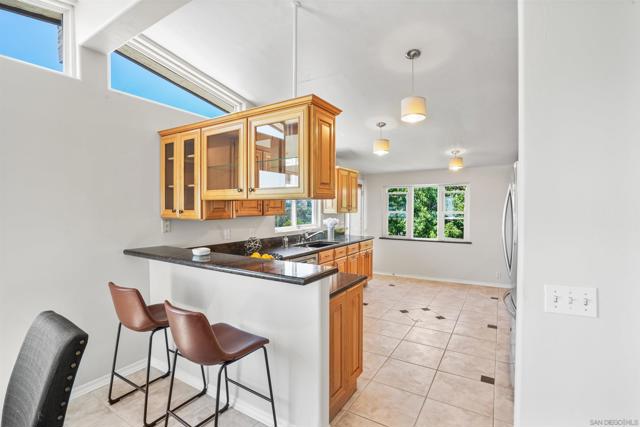 3539 Mount Laurence Dr, San Diego CA: https://media.crmls.org/mediaz/ba36f2c9-4c1f-49d7-93de-9e31c2b797b8.jpg