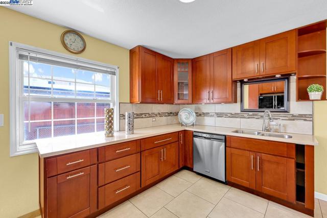 1069 Melcher St, San Leandro CA: https://media.crmls.org/mediaz/ba3712e2-7465-40e4-869f-05c217f5db42.jpg