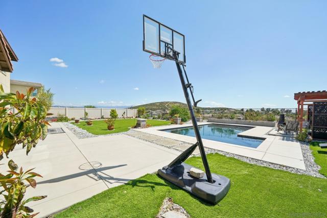 35473 Laurel Tree Ct, Winchester CA: https://media.crmls.org/mediaz/ba371bac-2ca1-45b2-80a3-b61292c31276.jpg