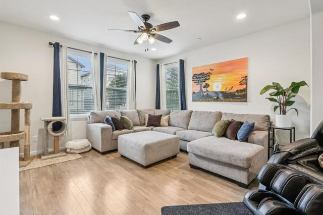 19307 Stonehenge Lane, Marina CA: https://media.crmls.org/mediaz/ba374d52-8838-4565-8bb3-9b3e557ace05.jpg