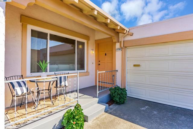 37737 Los Arboles Dr, Fremont CA: https://media.crmls.org/mediaz/ba377c67-b894-43d3-a534-a7a9193be40a.jpg