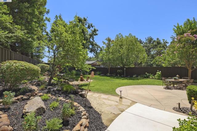 86 Candleston Place, Alamo CA: https://media.crmls.org/mediaz/ba378b54-3b68-4043-b733-e24b7b17ec71.jpg