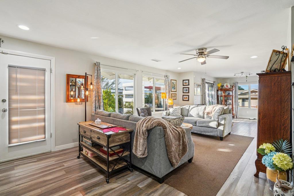 MLS #250043633SD image #10