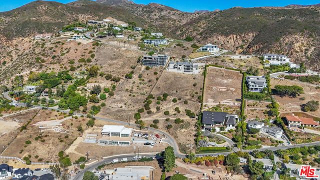30015 Andromeda Lane, Malibu CA: https://media.crmls.org/mediaz/ba37bfdd-dd3f-4c57-8f09-79b9ea0a6142.jpg