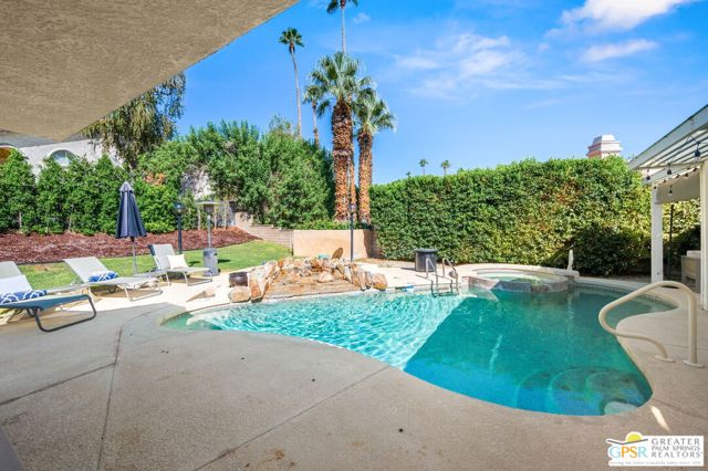 39141 Sweetwater Drive, Palm Desert CA: https://media.crmls.org/mediaz/ba389e8b-c2a3-42a5-b1a5-471eb5455296.jpg