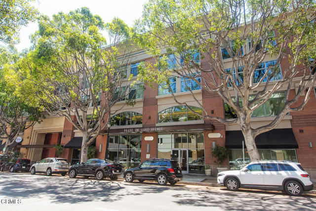 Detail Gallery Image 1 of 22 For 840 E Green St #220,  Pasadena,  CA 91101 - 2 Beds | 2 Baths
