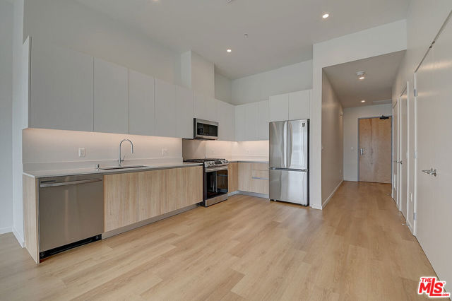 200 W Ocean Boulevard, Long Beach CA: https://media.crmls.org/mediaz/ba398df2-1c21-4684-87e3-24b0b1b5e51f.jpg