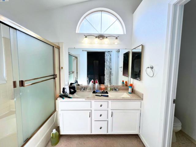 85 Phillips Ct, Tracy CA: https://media.crmls.org/mediaz/ba39f8ff-5166-4b20-8637-99d0091f3b74.jpg