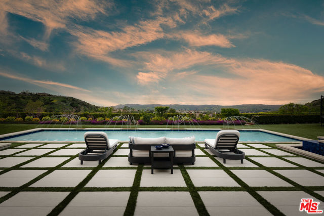 25201 Prado Del Misterio, Calabasas CA: https://media.crmls.org/mediaz/ba3a0d03-2e06-4bd5-b445-248a456b599e.jpg