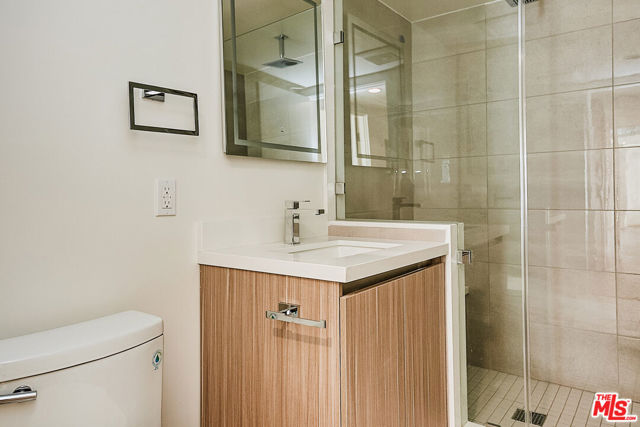 328 N Maple Drive, Beverly Hills CA: https://media.crmls.org/mediaz/ba3a6592-bab8-4027-a6b4-ed0b20d84e0c.jpg