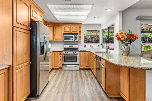 1261 La Mirada Ave, Escondido CA: https://media.crmls.org/mediaz/ba3a707d-038e-4ccd-9020-06f47a1dcb17.jpg