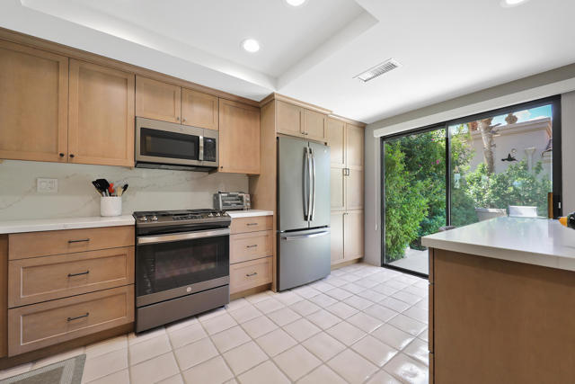 54624 Shoal Creek, La Quinta CA: https://media.crmls.org/mediaz/ba3a74ee-16d6-476a-a44f-3214e510db33.jpg