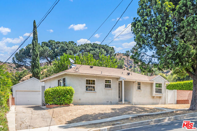 10101 Roscoe Boulevard photo 2