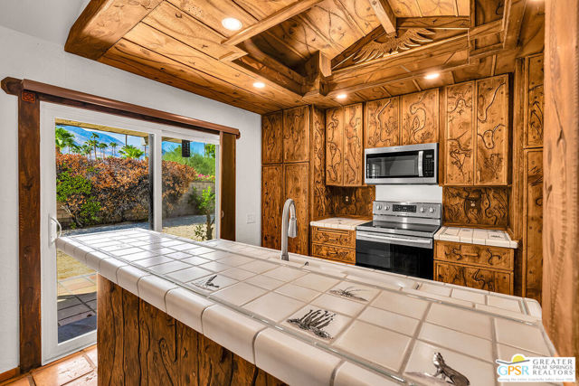 525 W Sunshine Circle, Palm Springs, CA 92264