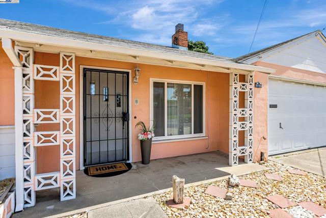 23192 Santa Clara Street, Hayward CA: https://media.crmls.org/mediaz/ba3b0eed-a014-4821-8214-aa5f330aa500.jpg