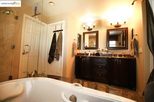 7 Kevin Ln, American Canyon CA: https://media.crmls.org/mediaz/ba3b1063-560d-4bad-a163-9e0bbeb8fd1c.jpg