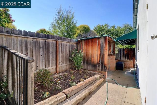 2465 Buena Vista Ave, Walnut Creek CA: https://media.crmls.org/mediaz/ba3b1bc7-f3ca-461d-b154-bf3cd5a08566.jpg
