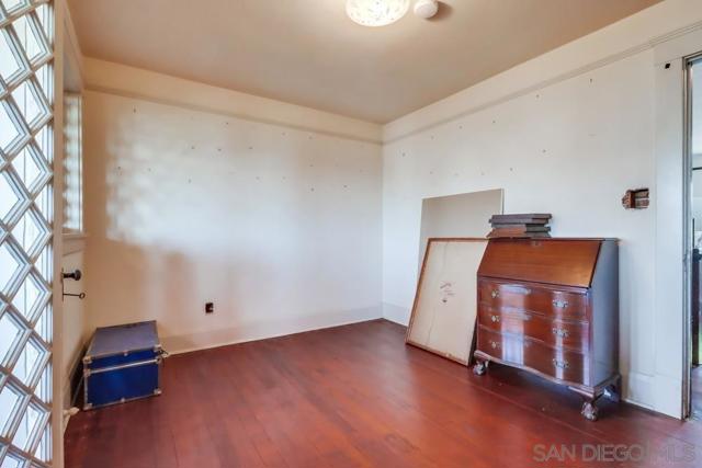 305 F Avenue, National City CA: https://media.crmls.org/mediaz/ba3bd985-9280-4d55-92fc-3f89c31aafdd.jpg
